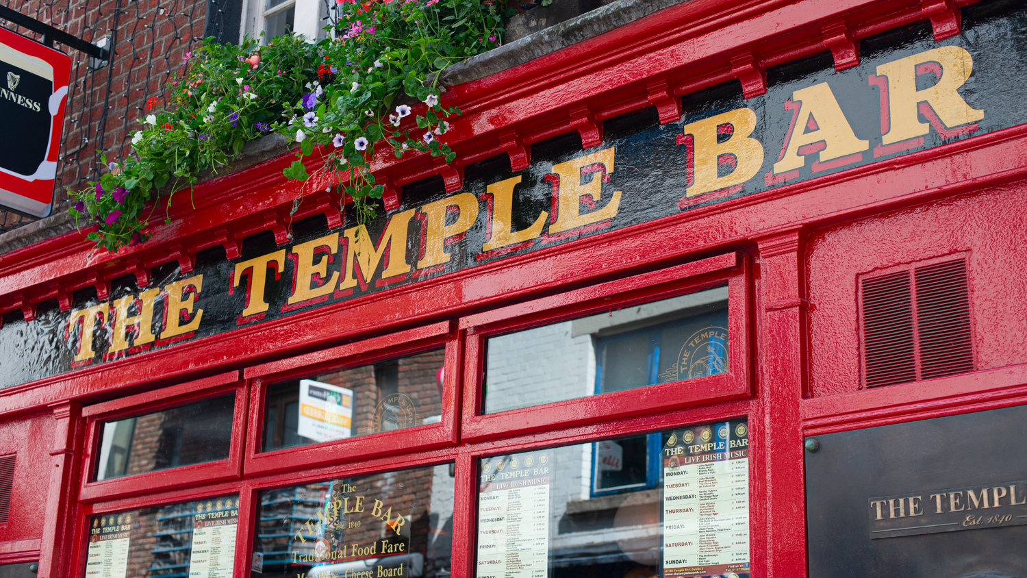 Travel Hack the Perfect 3-Day Dublin Itinerary | Knack Bags Blog