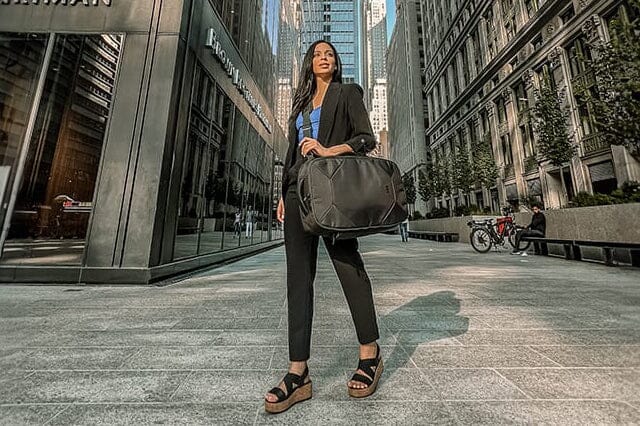 The Modern Duffel: Expandable & Convertible for Seamless Travel