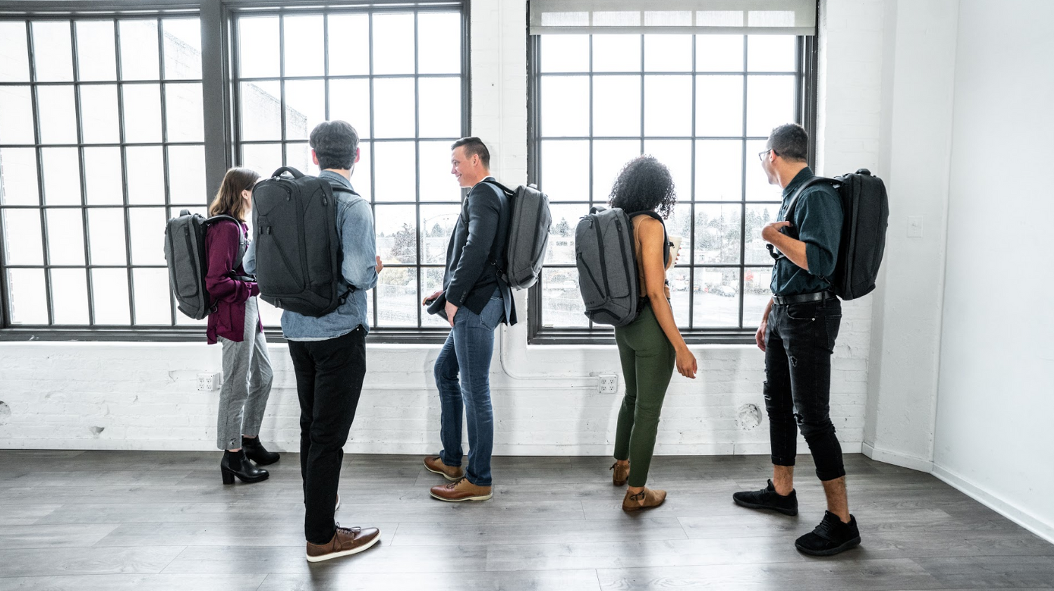 Discover the future of smart bags where technology meets fashion. Explore innovations like AI-powered security.