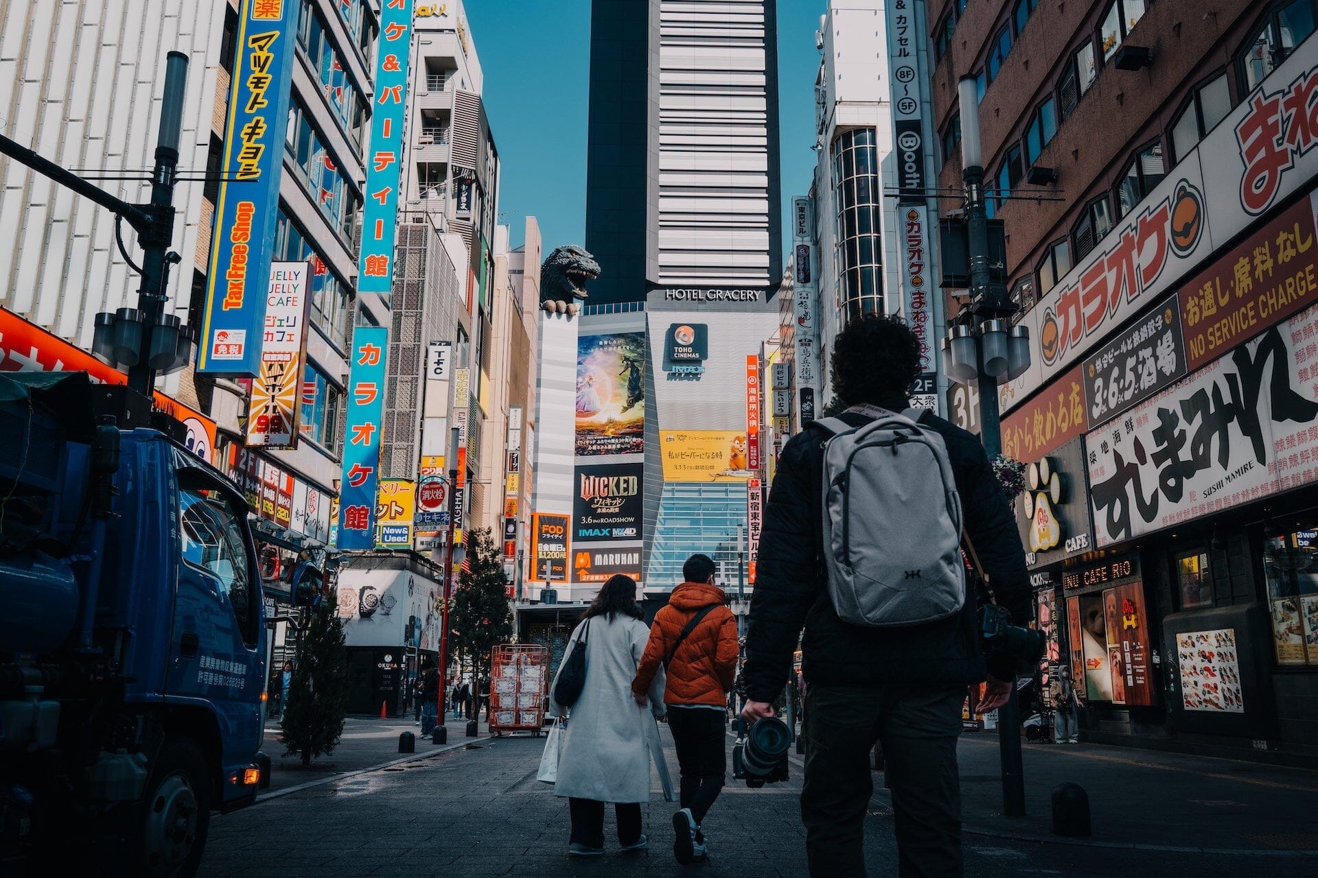 Minimalist Travel - How To Pack Light For A Trip